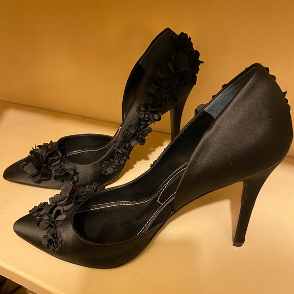 Out of this world black or cream Sam Edelman Cocktail heels👠 Brand New!!! - Picture 5 of 6